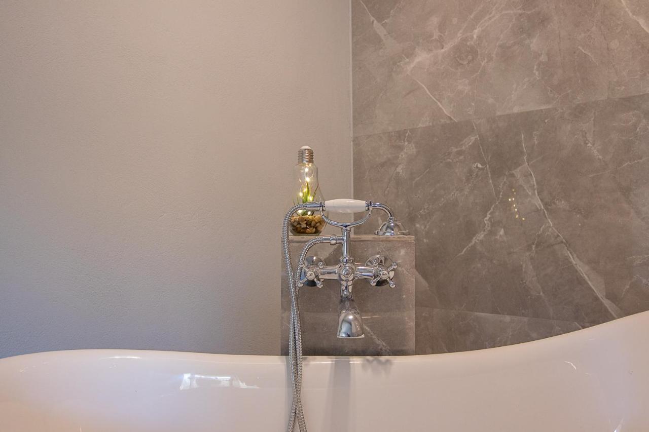 Georgianna'S Suite With Private Pool , 'Greysuite' Kómboi Dış mekan fotoğraf