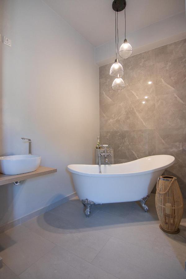 Georgianna'S Suite With Private Pool , 'Greysuite' Kómboi Dış mekan fotoğraf